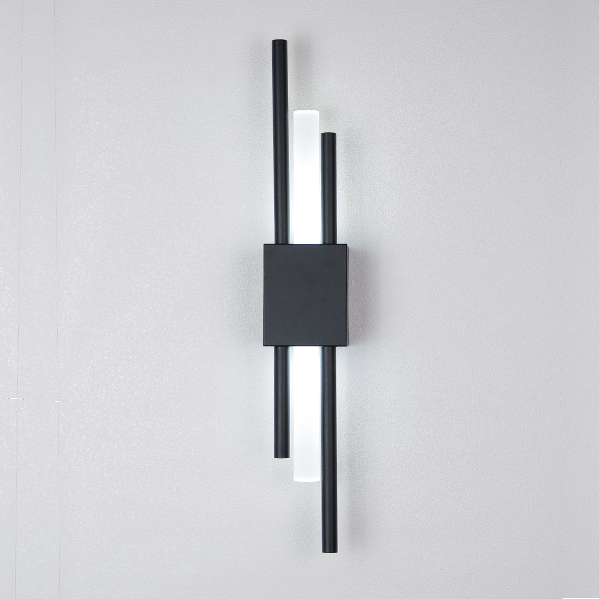 Glitch Wall Light • Black • Wall Wired • 2-Pack